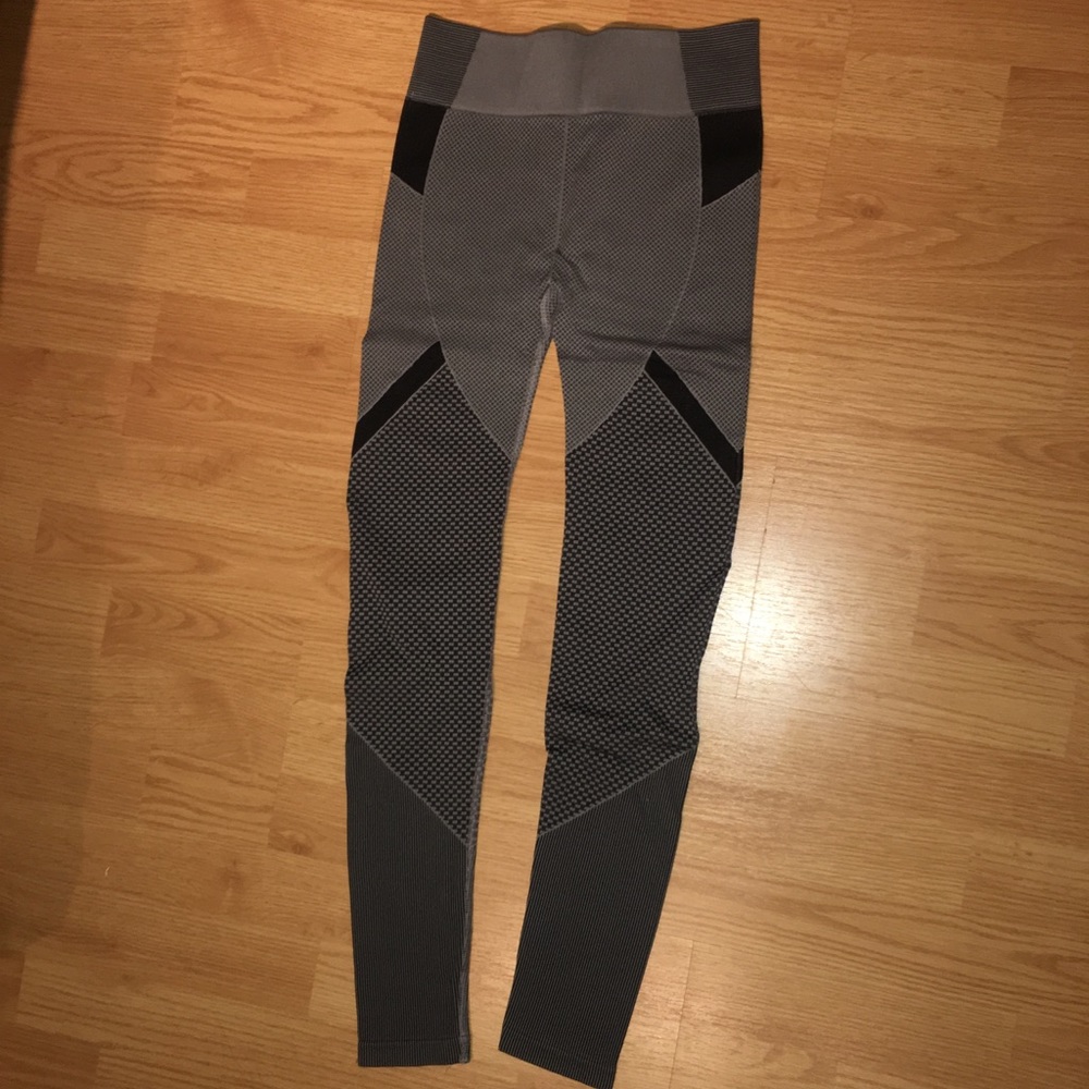 Abercrombie printed workout leggings